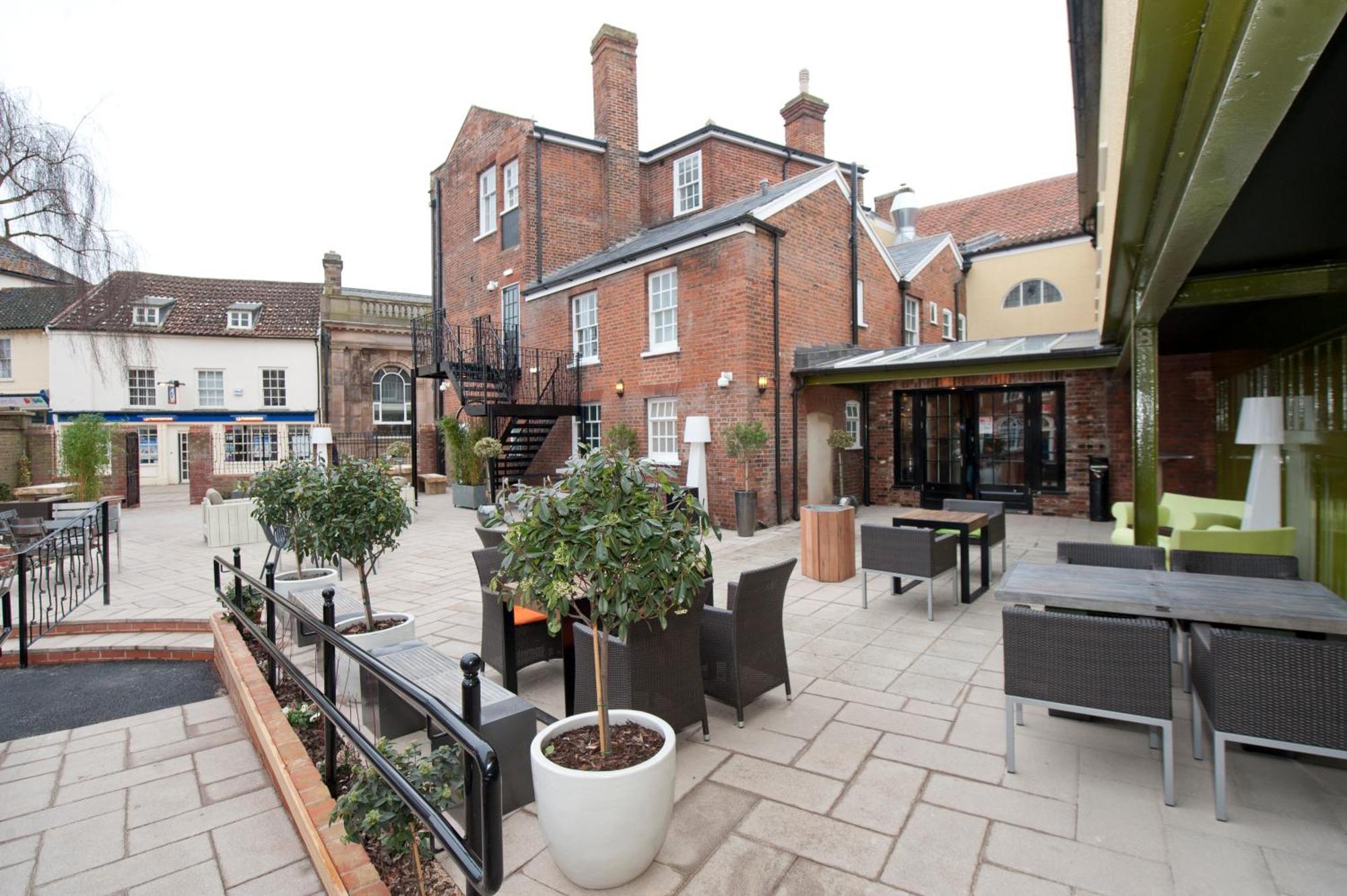 The King'S Head Hotel Wetherspoon Beccles Bagian luar foto