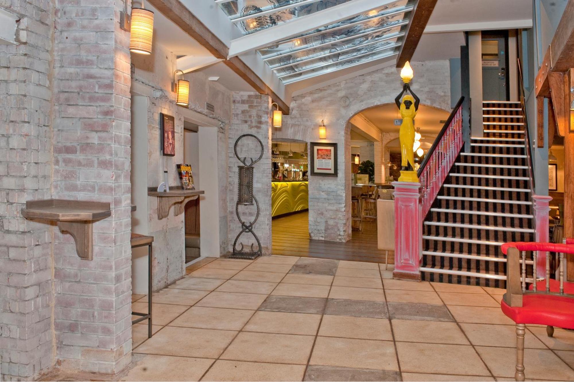 The King'S Head Hotel Wetherspoon Beccles Bagian luar foto