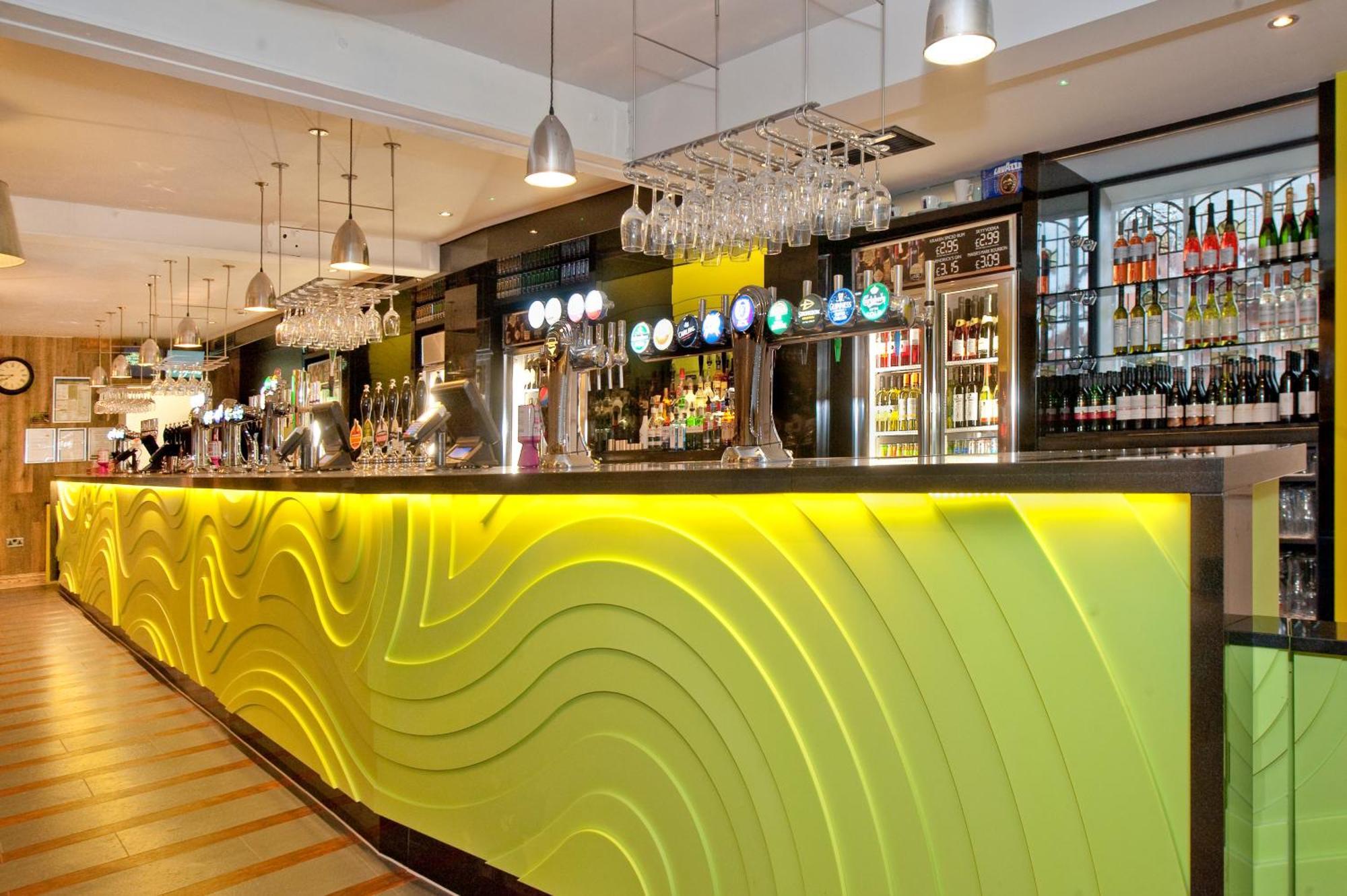 The King'S Head Hotel Wetherspoon Beccles Bagian luar foto