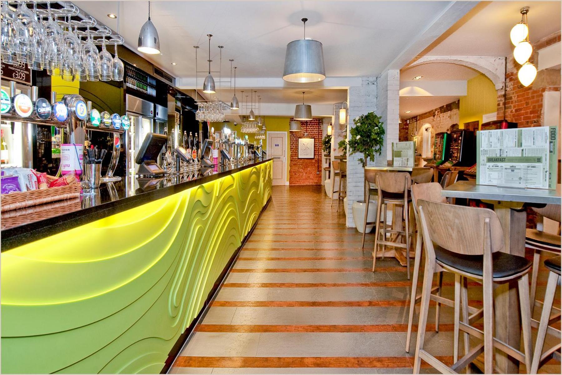 The King'S Head Hotel Wetherspoon Beccles Bagian luar foto