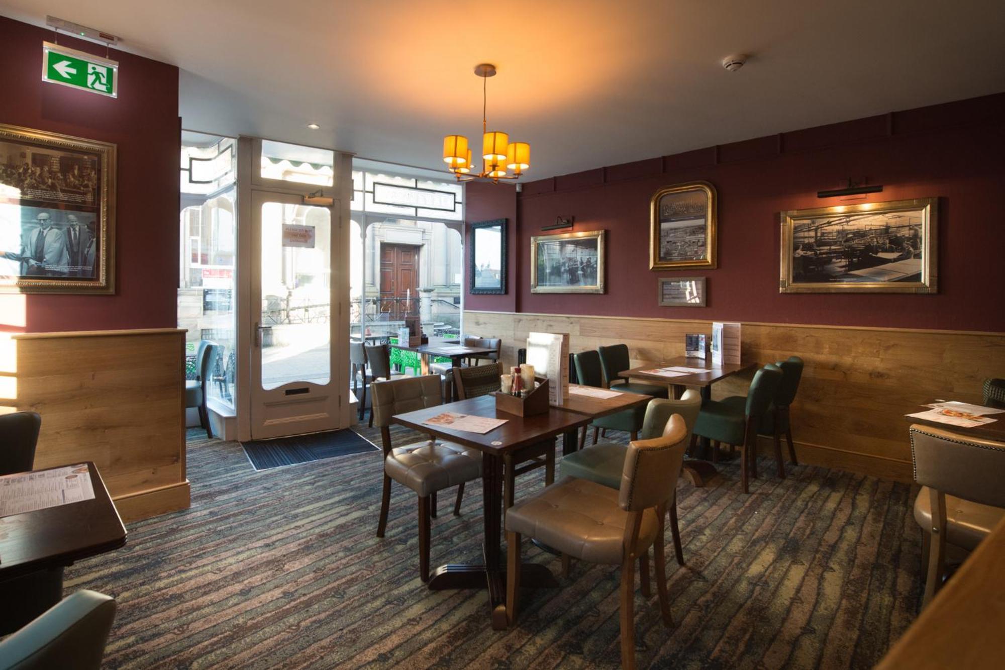 The King'S Head Hotel Wetherspoon Beccles Bagian luar foto