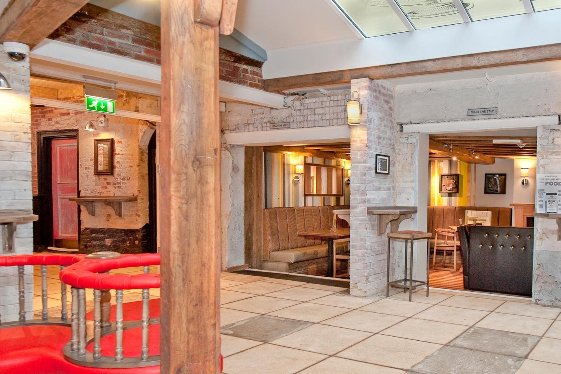 The King'S Head Hotel Wetherspoon Beccles Bagian luar foto
