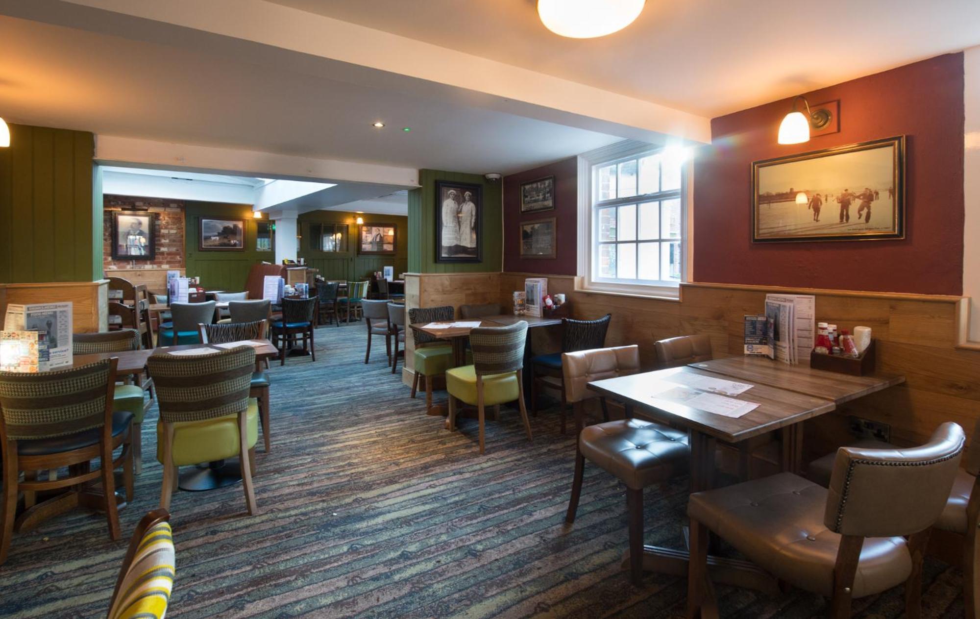 The King'S Head Hotel Wetherspoon Beccles Bagian luar foto