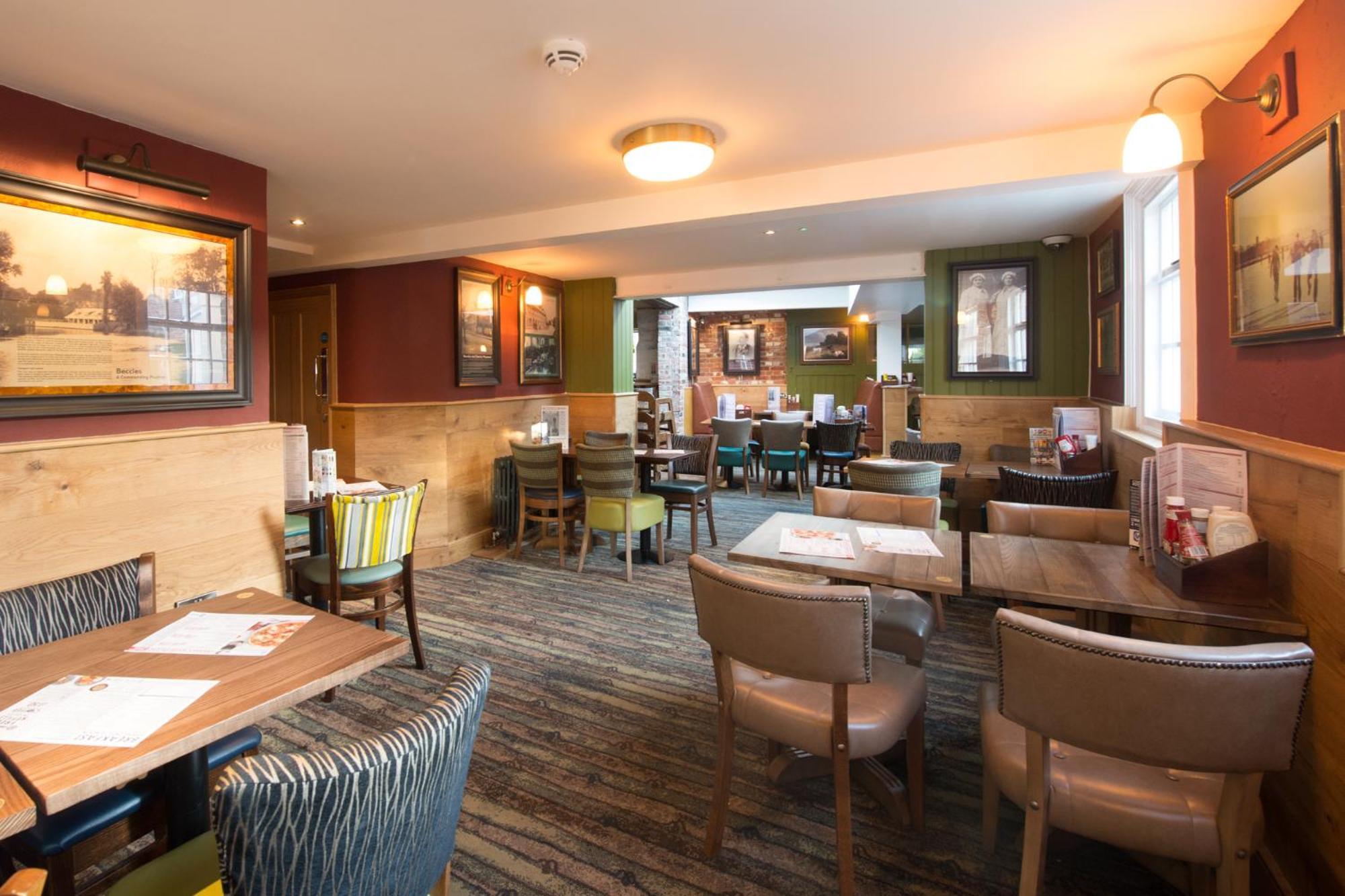 The King'S Head Hotel Wetherspoon Beccles Bagian luar foto