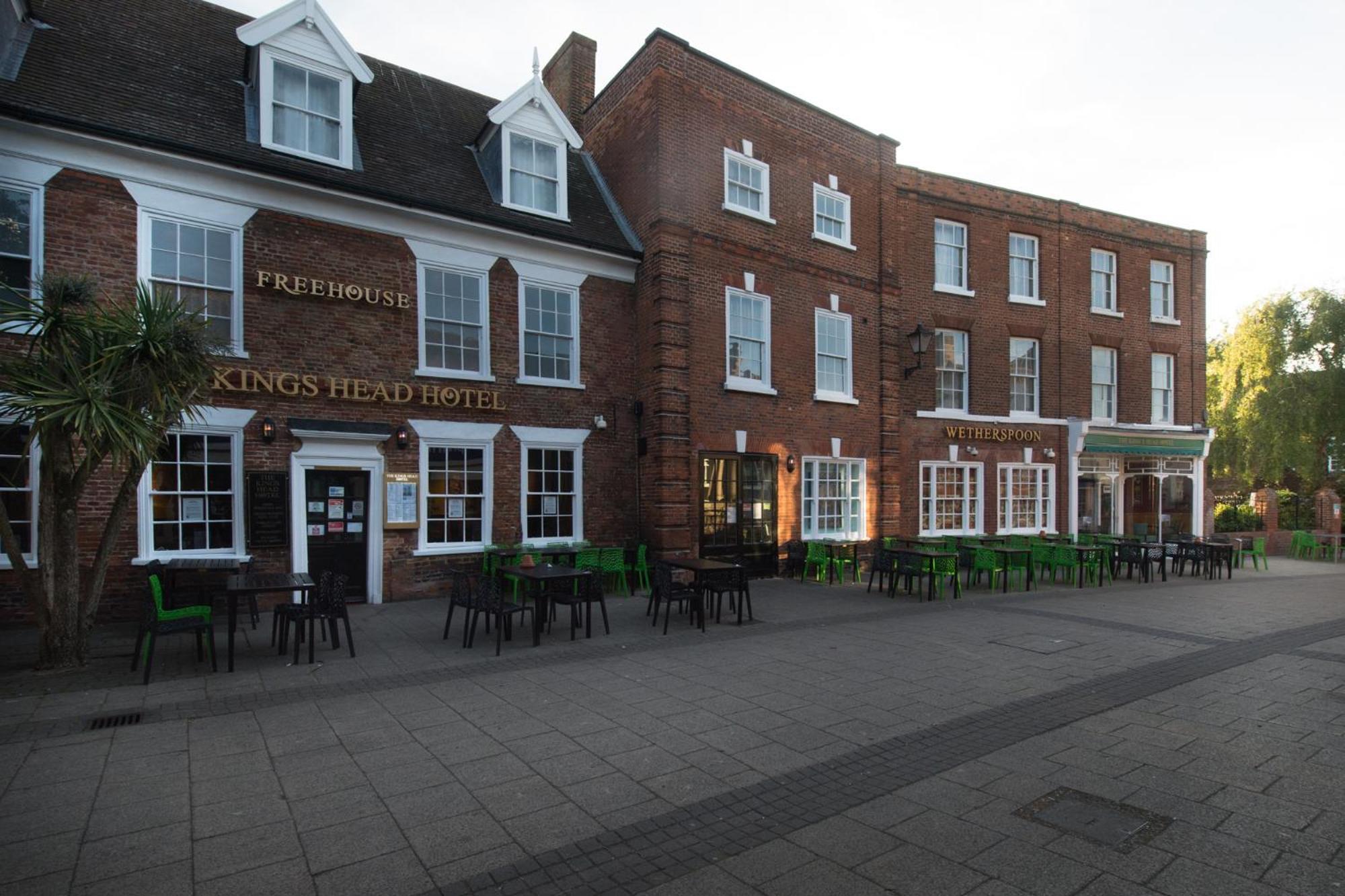 The King'S Head Hotel Wetherspoon Beccles Bagian luar foto
