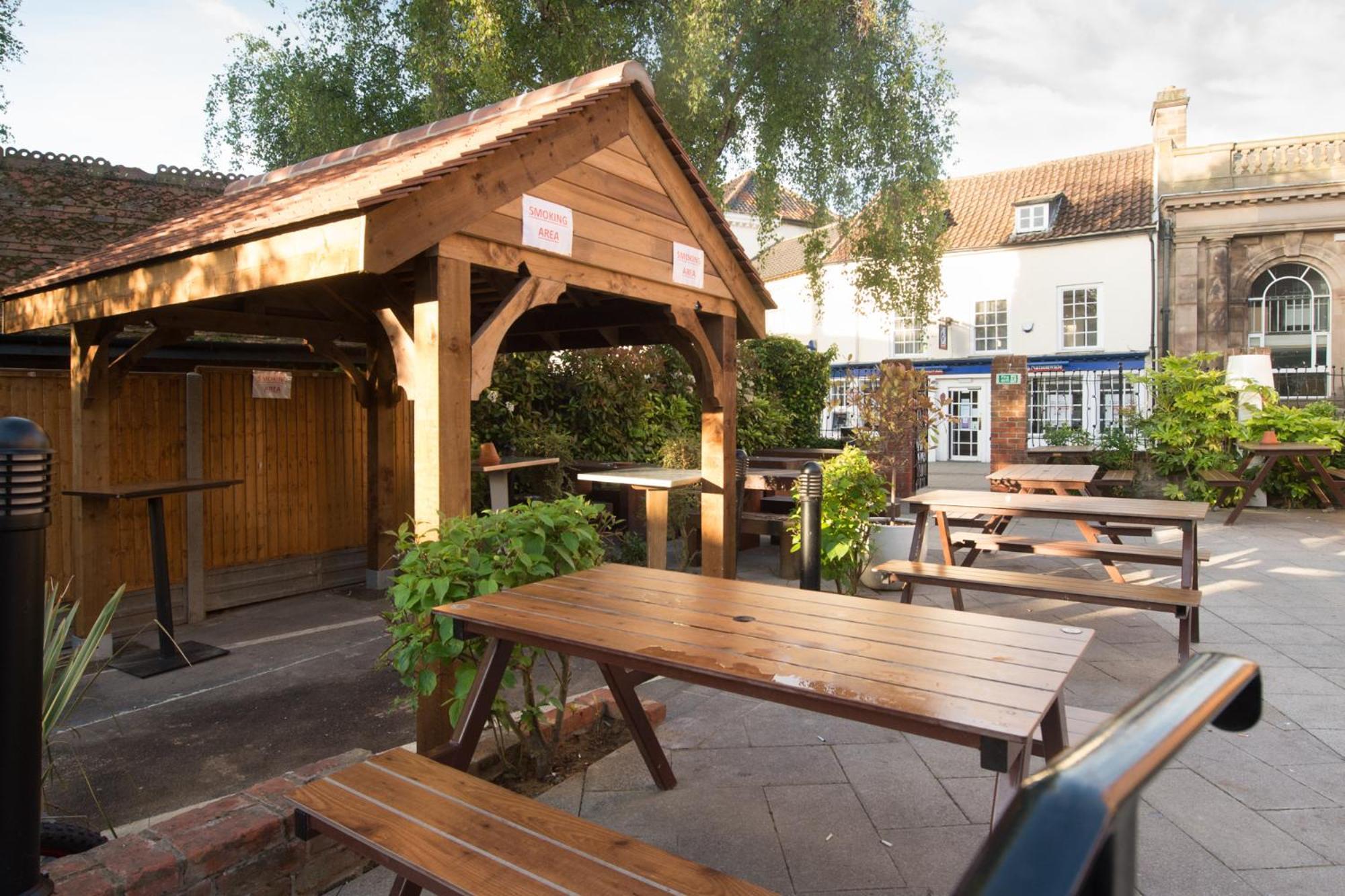 The King'S Head Hotel Wetherspoon Beccles Bagian luar foto