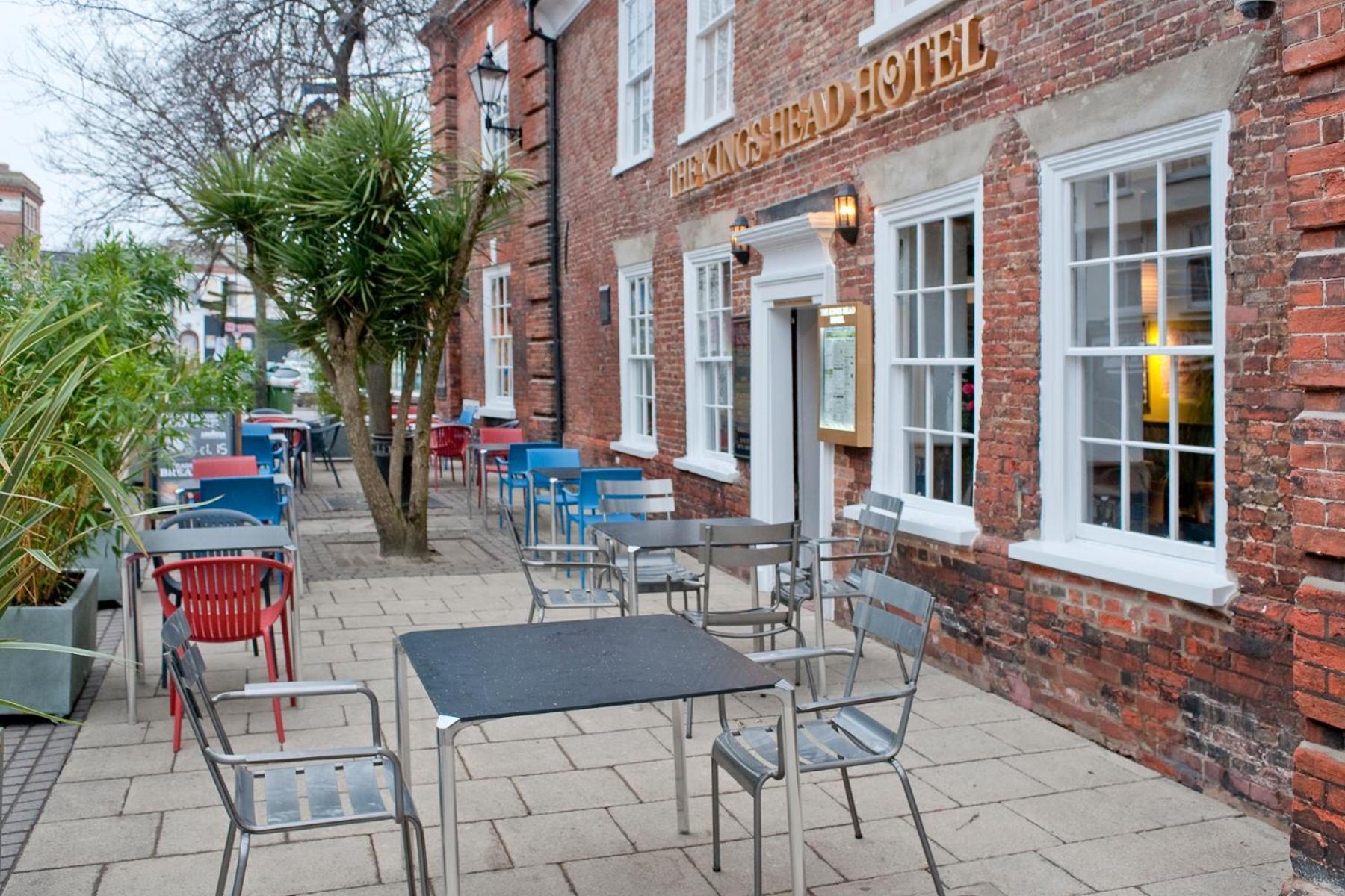 The King'S Head Hotel Wetherspoon Beccles Bagian luar foto
