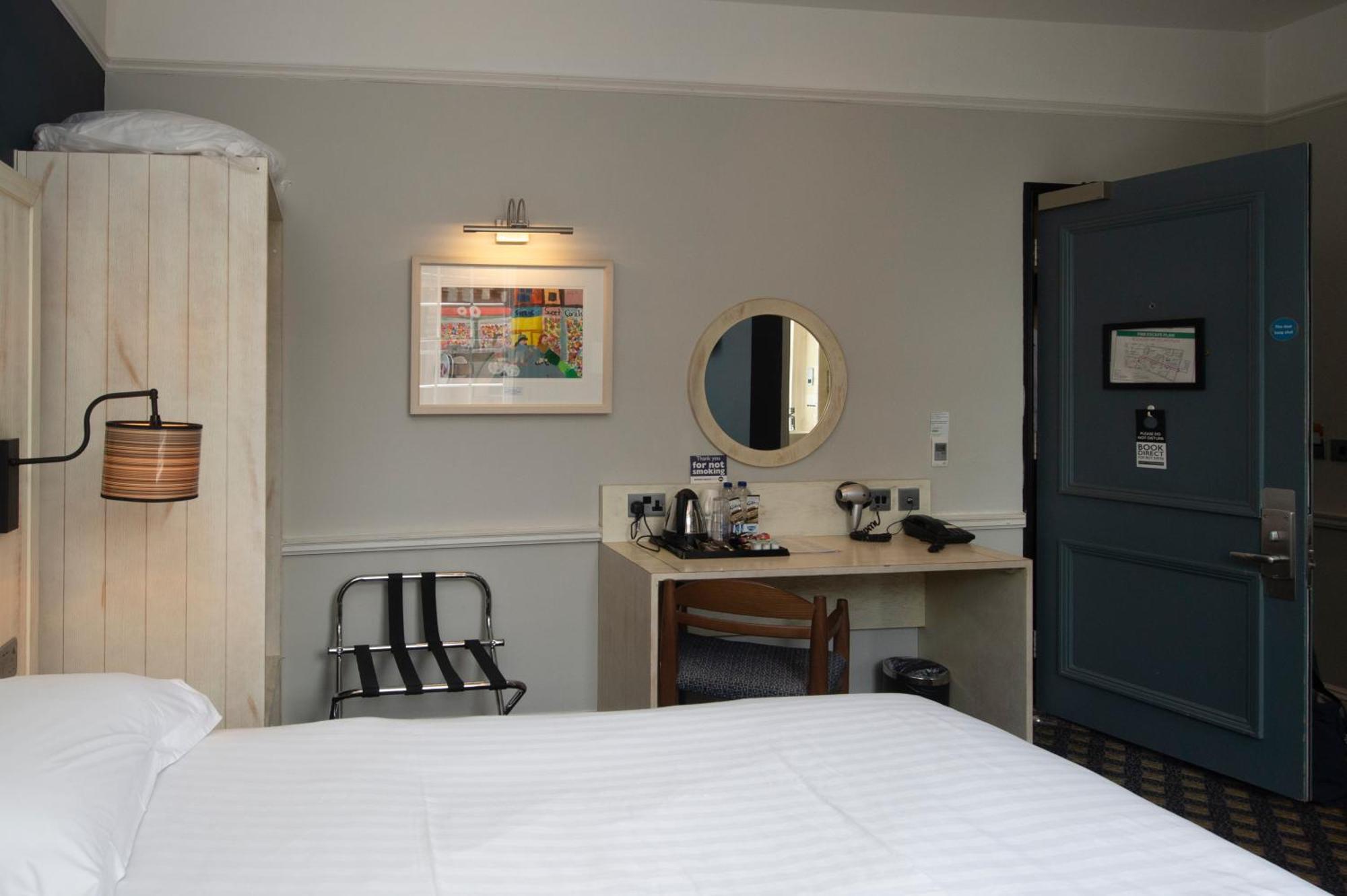 The King'S Head Hotel Wetherspoon Beccles Bagian luar foto