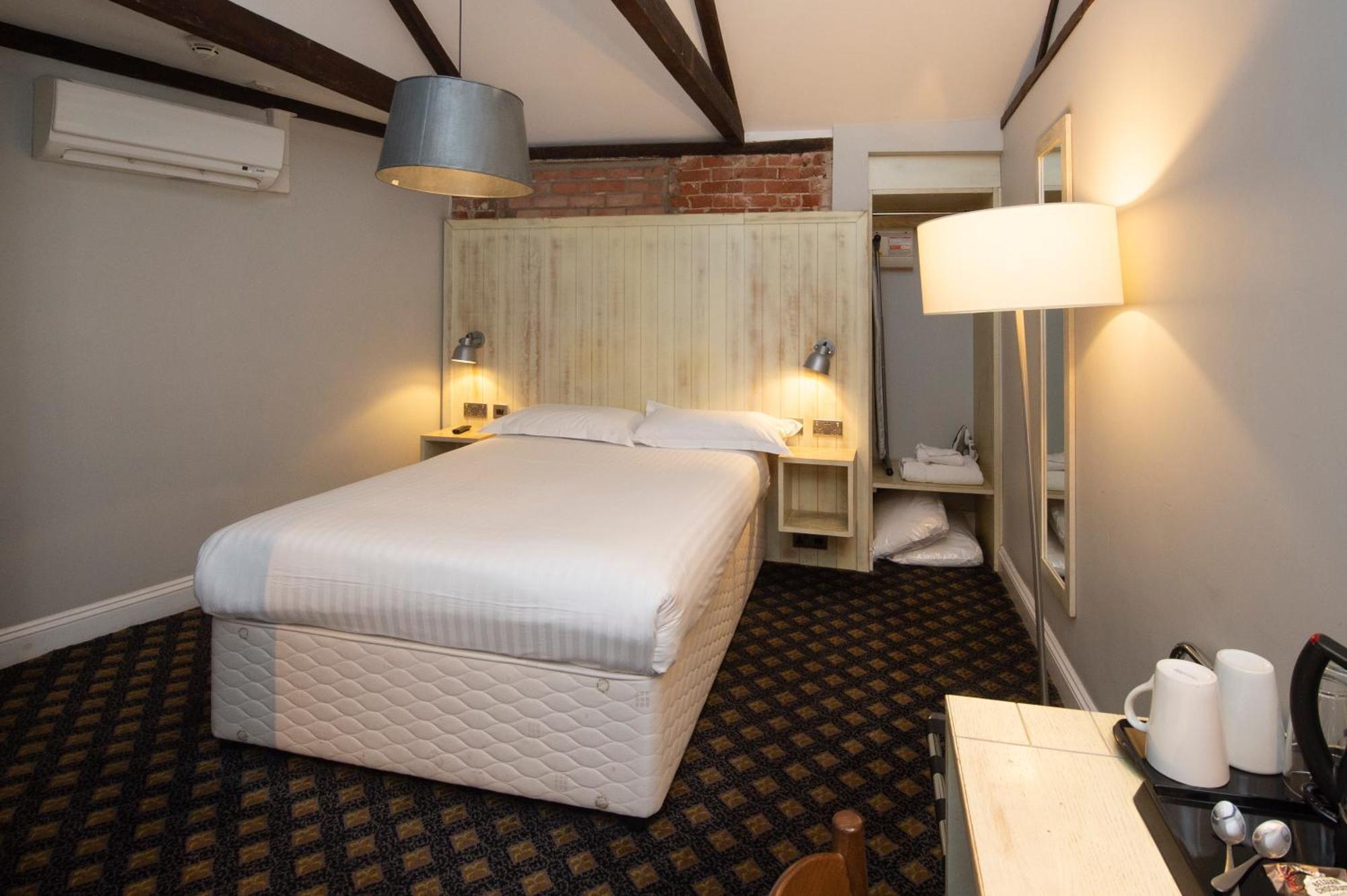The King'S Head Hotel Wetherspoon Beccles Bagian luar foto