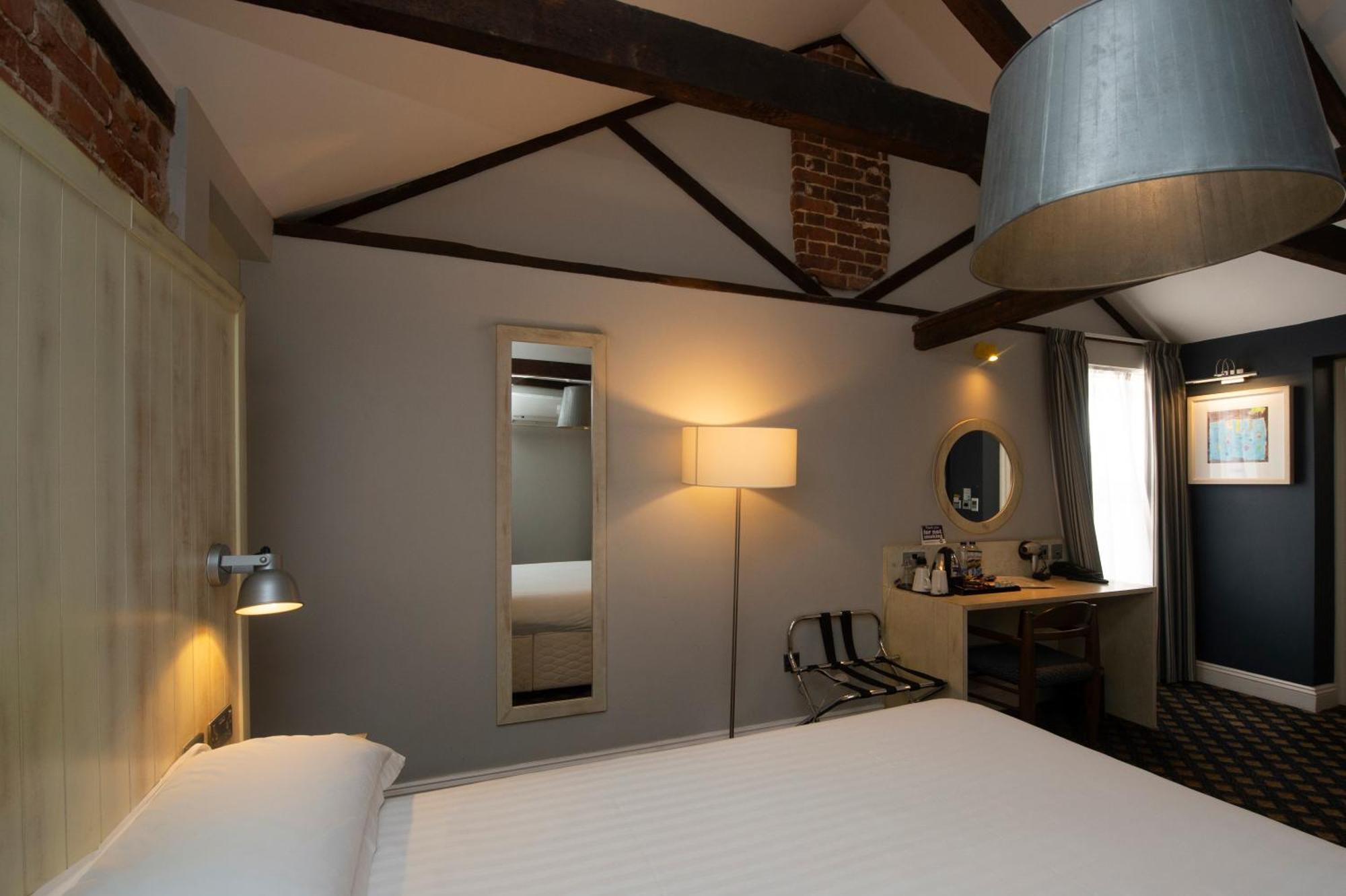 The King'S Head Hotel Wetherspoon Beccles Bagian luar foto