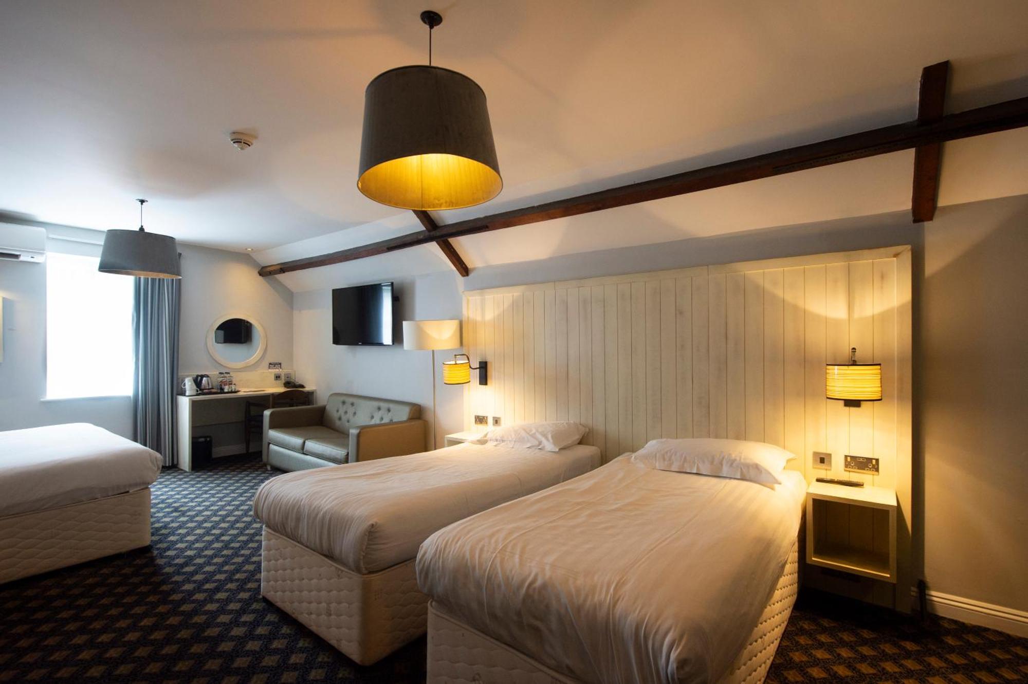 The King'S Head Hotel Wetherspoon Beccles Bagian luar foto