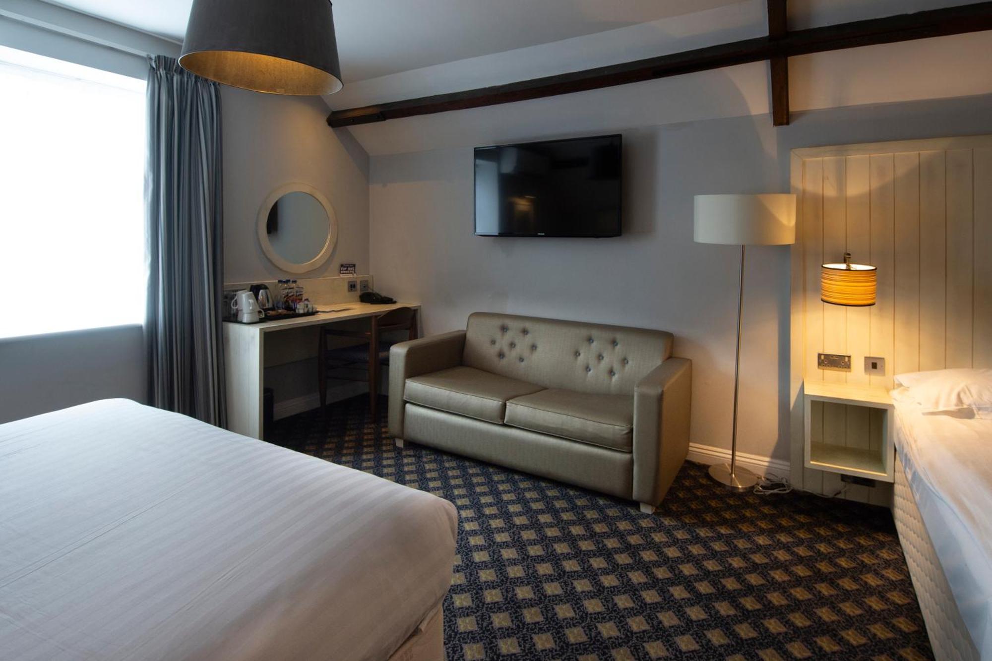The King'S Head Hotel Wetherspoon Beccles Bagian luar foto