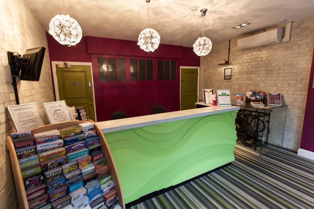 The King'S Head Hotel Wetherspoon Beccles Bagian luar foto