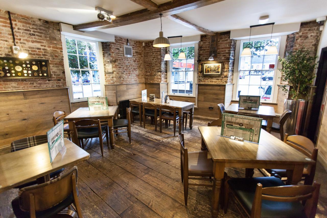 The King'S Head Hotel Wetherspoon Beccles Bagian luar foto